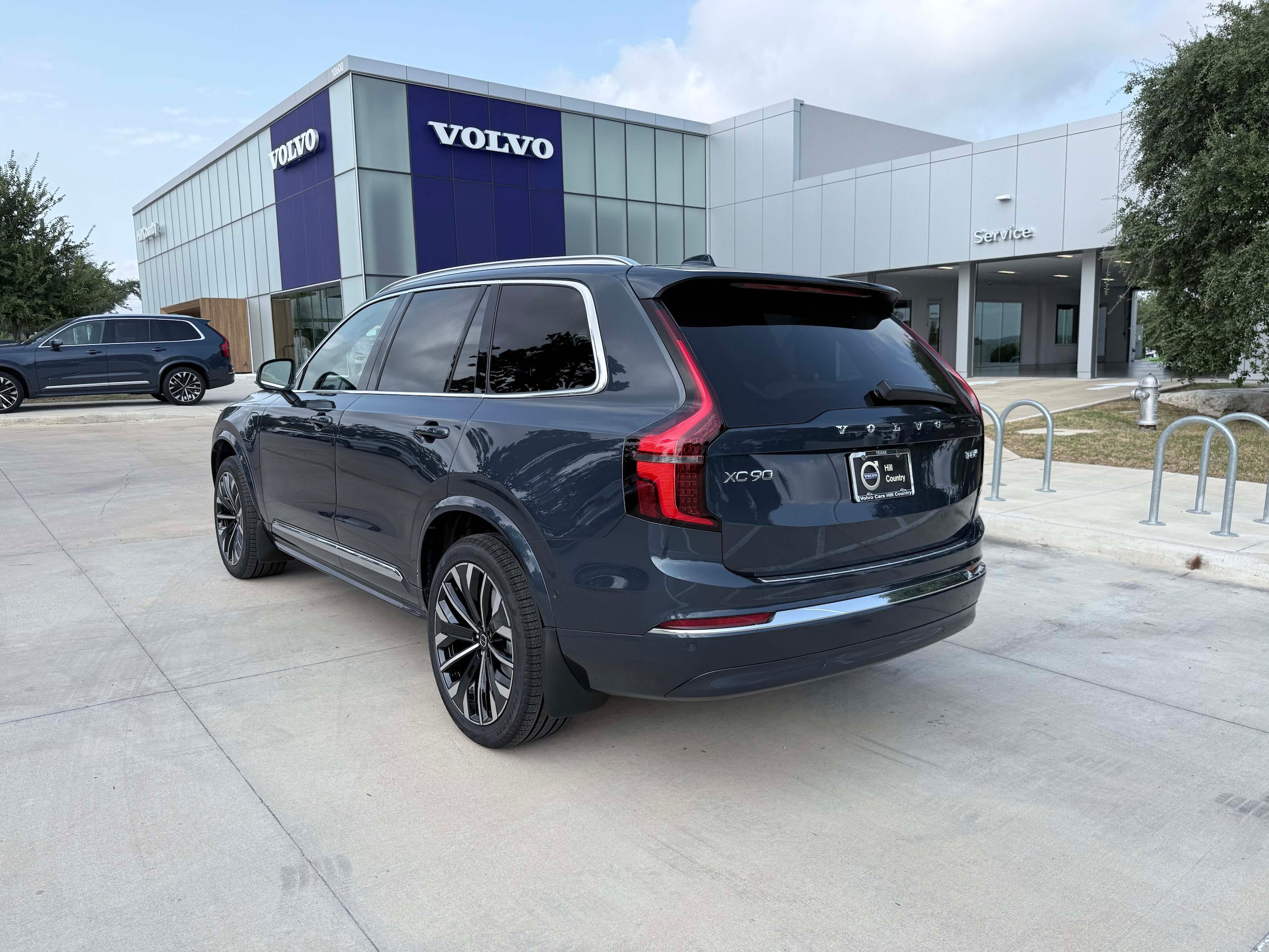 New 2026 Volvo XC90 T8 Plus w/ Protection Package Premier AWD/4WD image 4