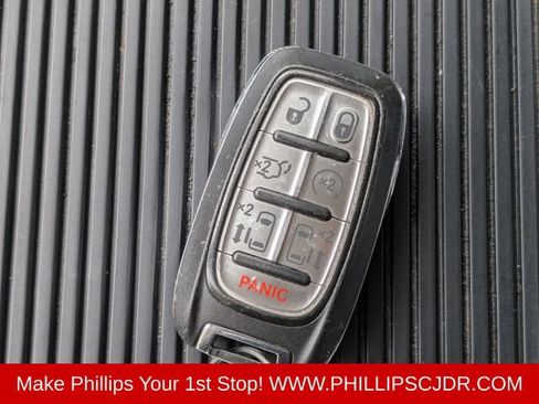 Used 2023 Chrysler Pacifica Touring-L FWD image 27