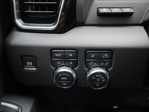 Used 2025 GMC Sierra 3500 Denali w/ Denali Reserve Package image 37