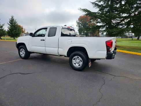 Used 2020 Toyota Tacoma SR image 23