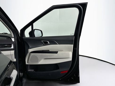 Used 2024 Kia Carnival LX image 30