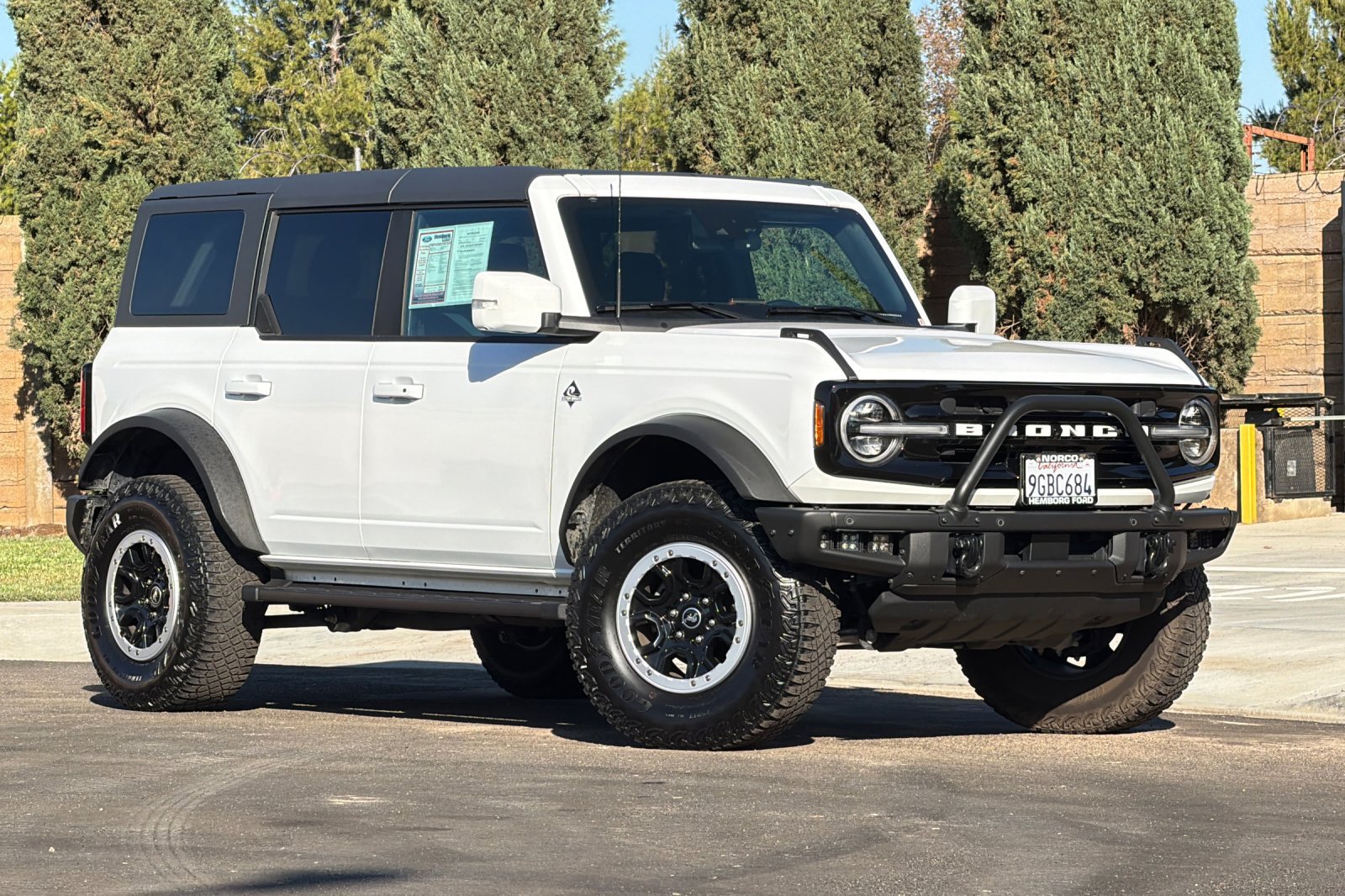 Used 2023 Ford Bronco Outer Banks w/ Sasquatch Package AWD/4WD image 2