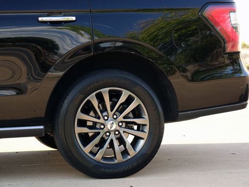 Used 2020 Ford Expedition Limited image 24