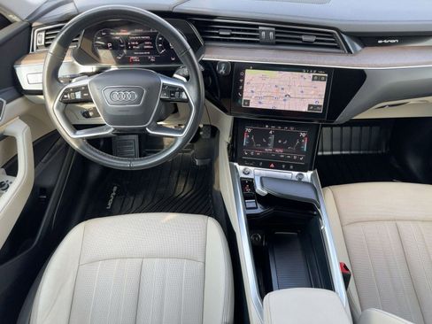 Used 2022 Audi e-tron Premium Plus w/ Premium Plus Package image 27