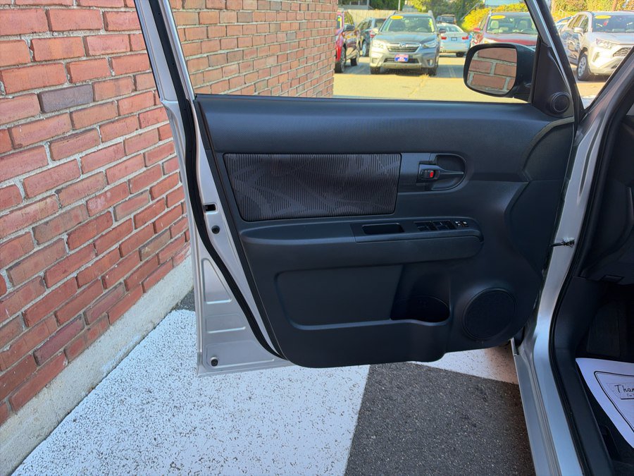 Used 2014 Scion xB FWD image 23