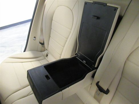 Used 2017 Mercedes-Benz GLC 300 4MATIC image 34