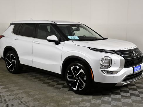 Used 2023 Mitsubishi Outlander SE AWD/4WD image 4