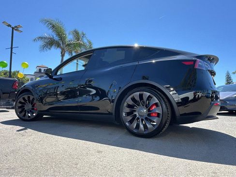 Used 2023 Tesla Model Y Performance image 3