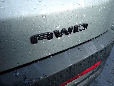 Certified 2023 GMC Acadia SLE w/ Driver Convenience Package image 7