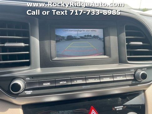 Used 2019 Hyundai Elantra SE image 12