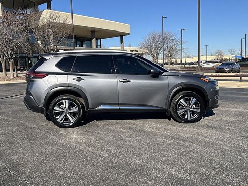 Used 2023 Nissan Rogue SL w/ SL Premium Package image 2