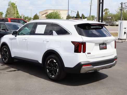 Used 2025 Kia Sorento S image 6