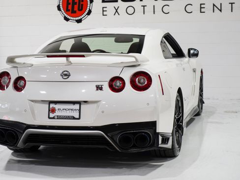 Used 2021 Nissan GT-R Premium AWD/4WD image 37