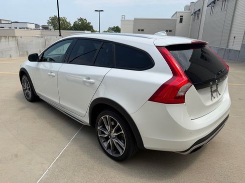 Used 2016 Volvo V60 T5 Cross Country AWD/4WD image 3