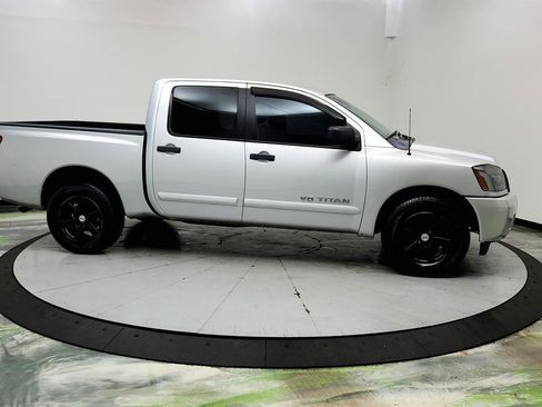 Used 2014 Nissan Titan SV w/ SV Value Truck Package RWD image 4