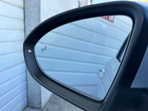 Used 2017 Volkswagen Golf SEL image 9