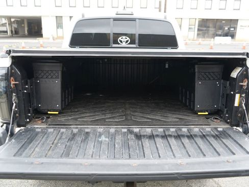 Used 2015 Toyota Tacoma PreRunner image 29