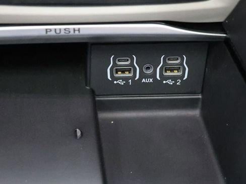 Used 2024 Chrysler Pacifica Limited FWD image 29
