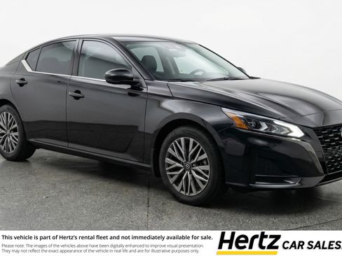 Used 2025 Nissan Altima 2.5 SV FWD image 1