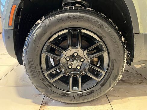 Used 2025 Land Rover Defender 110 S image 11