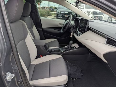 Used 2025 Toyota Corolla LE FWD image 30