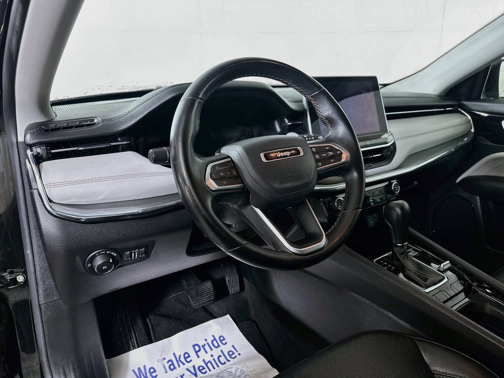 Used 2022 Jeep Compass Limited w/ Elite Group AWD/4WD image 9