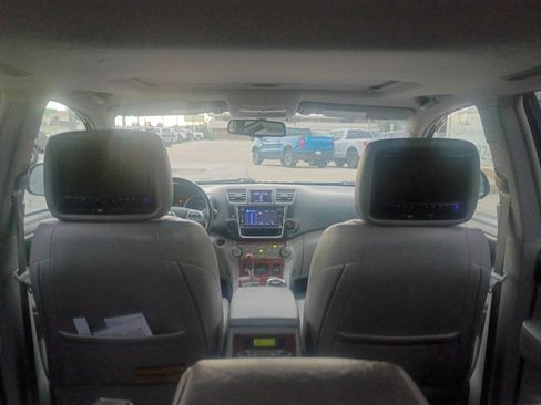 Used 2013 Toyota Highlander Limited AWD/4WD image 18