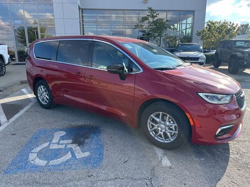 New 2026 Chrysler Pacifica Select image 40