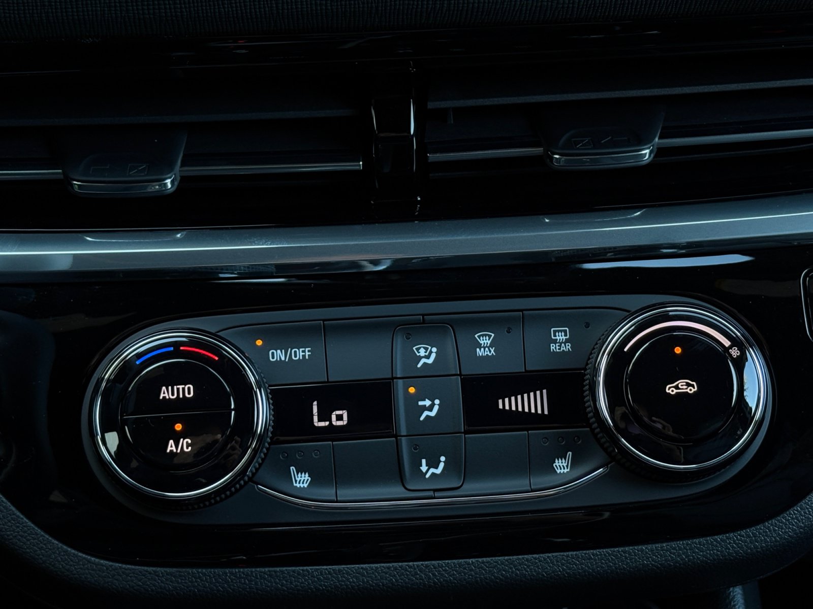 New 2026 Buick Envista Sport Touring w/ Convenience I Package FWD image 18