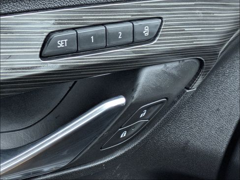 Used 2022 GMC Terrain SLT w/ Tech Package FWD image 26