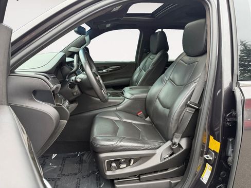 Used 2018 Cadillac Escalade Platinum AWD/4WD image 6