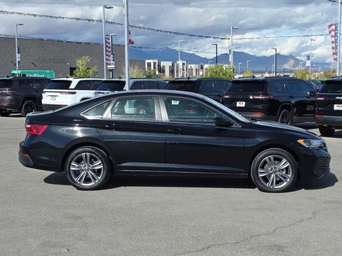 Used 2024 Volkswagen Jetta SE image 10