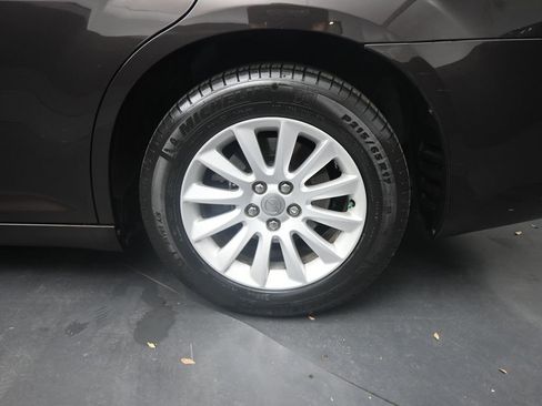 Used 2013 Chrysler 300 image 22