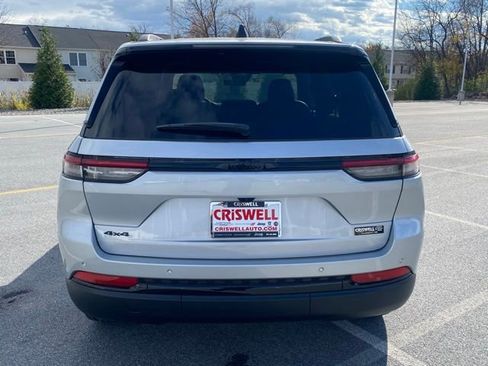 New 2025 Jeep Grand Cherokee Altitude AWD/4WD image 6
