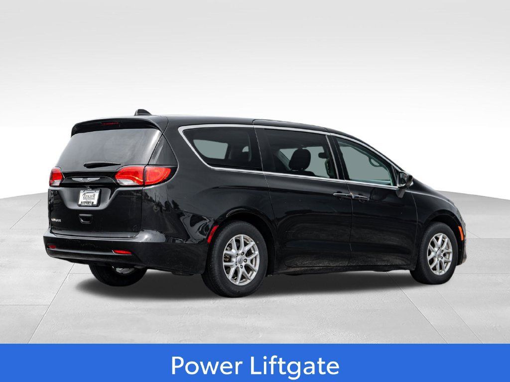 Used 2023 Chrysler Voyager LX FWD image 7