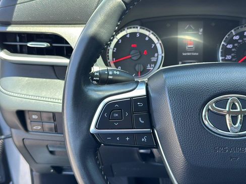 Used 2021 Toyota Highlander LE FWD image 18