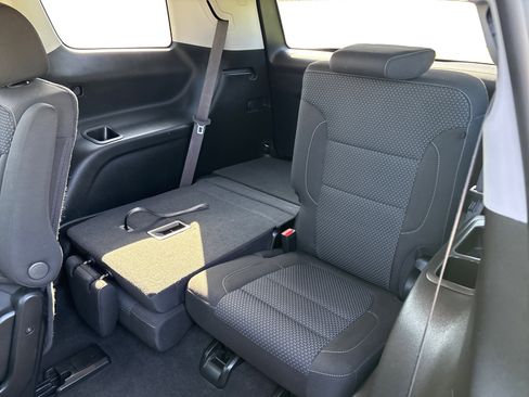 Used 2023 GMC Acadia SLE image 27