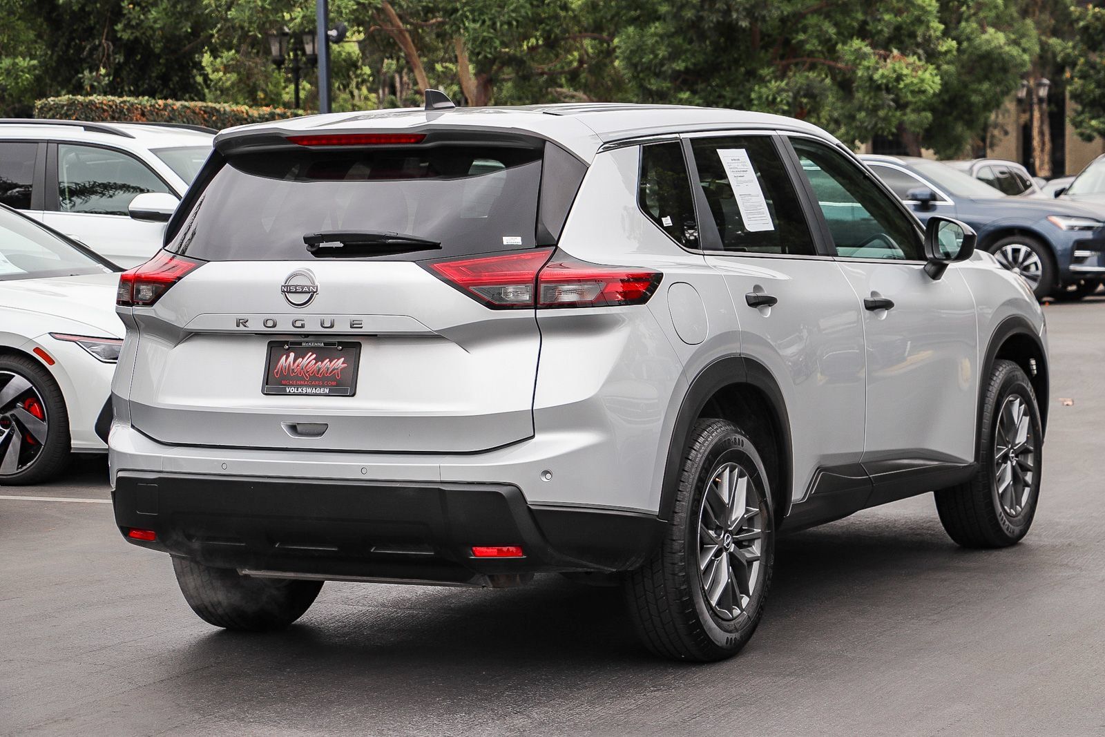 Used 2024 Nissan Rogue S FWD image 6