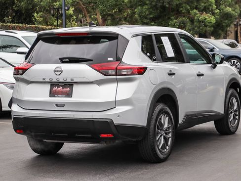 Used 2024 Nissan Rogue S FWD image 6