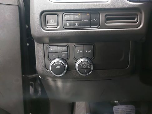 Used 2022 GMC Yukon SLT w/ SLT Luxury Package image 29