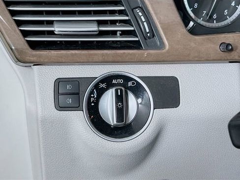 Used 2011 Mercedes-Benz E 350 4MATIC Wagon image 11