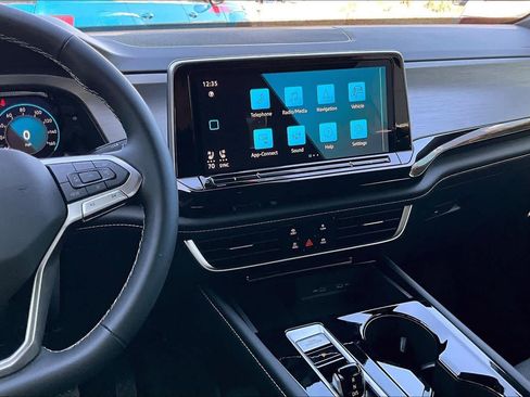 New 2026 Volkswagen Atlas Cross Sport SE image 6