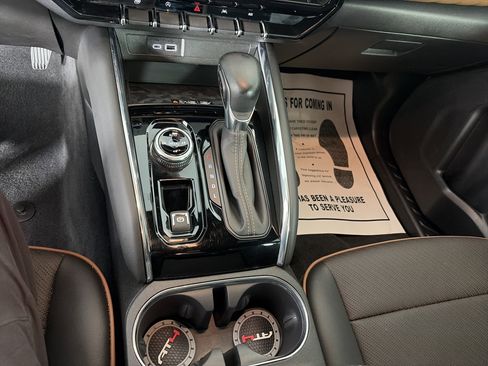 Certified 2024 GMC Canyon AT4 w/ AT4 Premium Package AWD/4WD image 32