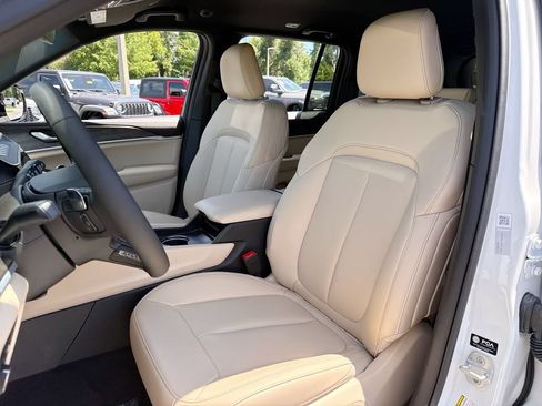 New 2026 Jeep Grand Cherokee Limited RWD image 13