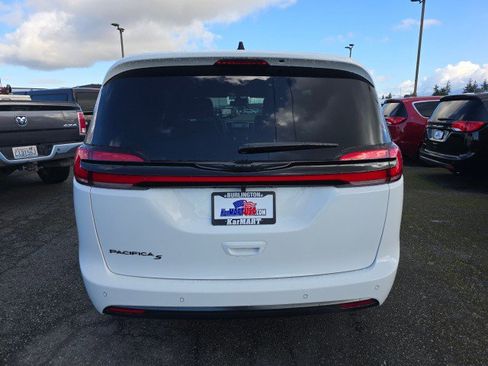 New 2026 Chrysler Pacifica Select w/ S Appearance Package FWD image 4