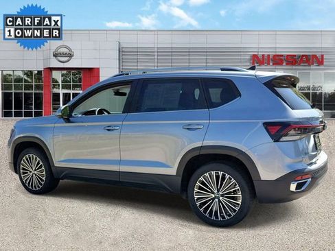 Used 2025 Volkswagen Taos SE FWD image 6