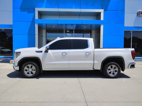 Used 2023 GMC Sierra 1500 SLT w/ SLT Convenience Package AWD/4WD image 32