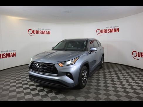 Used 2021 Toyota Highlander XLE image 2