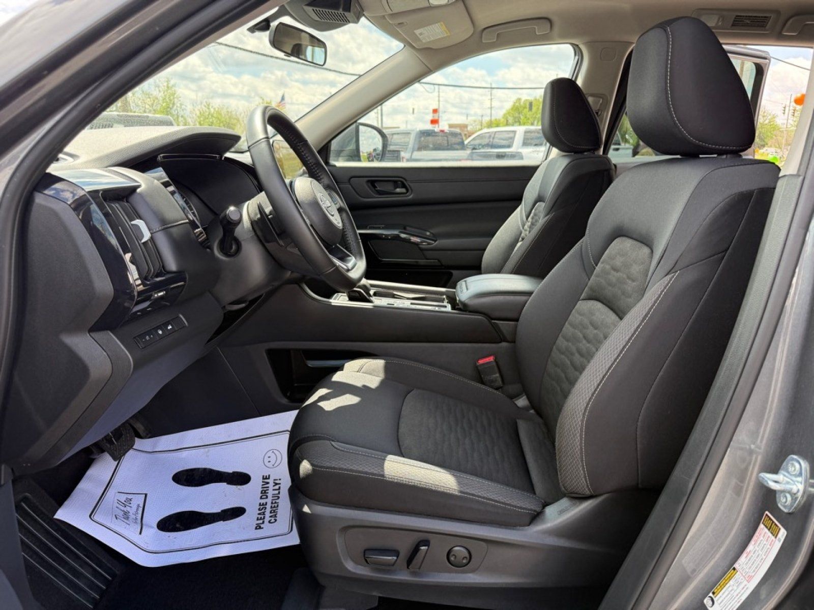 Used 2025 Nissan Pathfinder SV FWD image 13