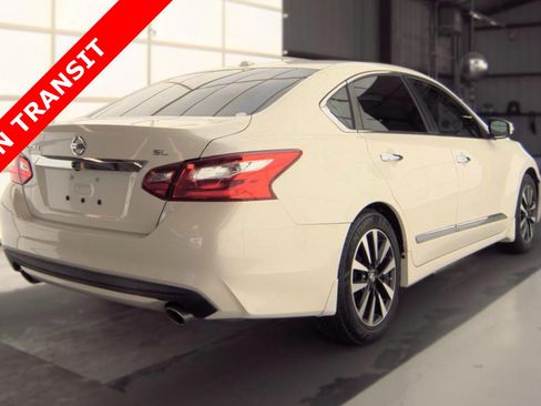 Used 2017 Nissan Altima 2.5 SL w/ Technology Package FWD image 5